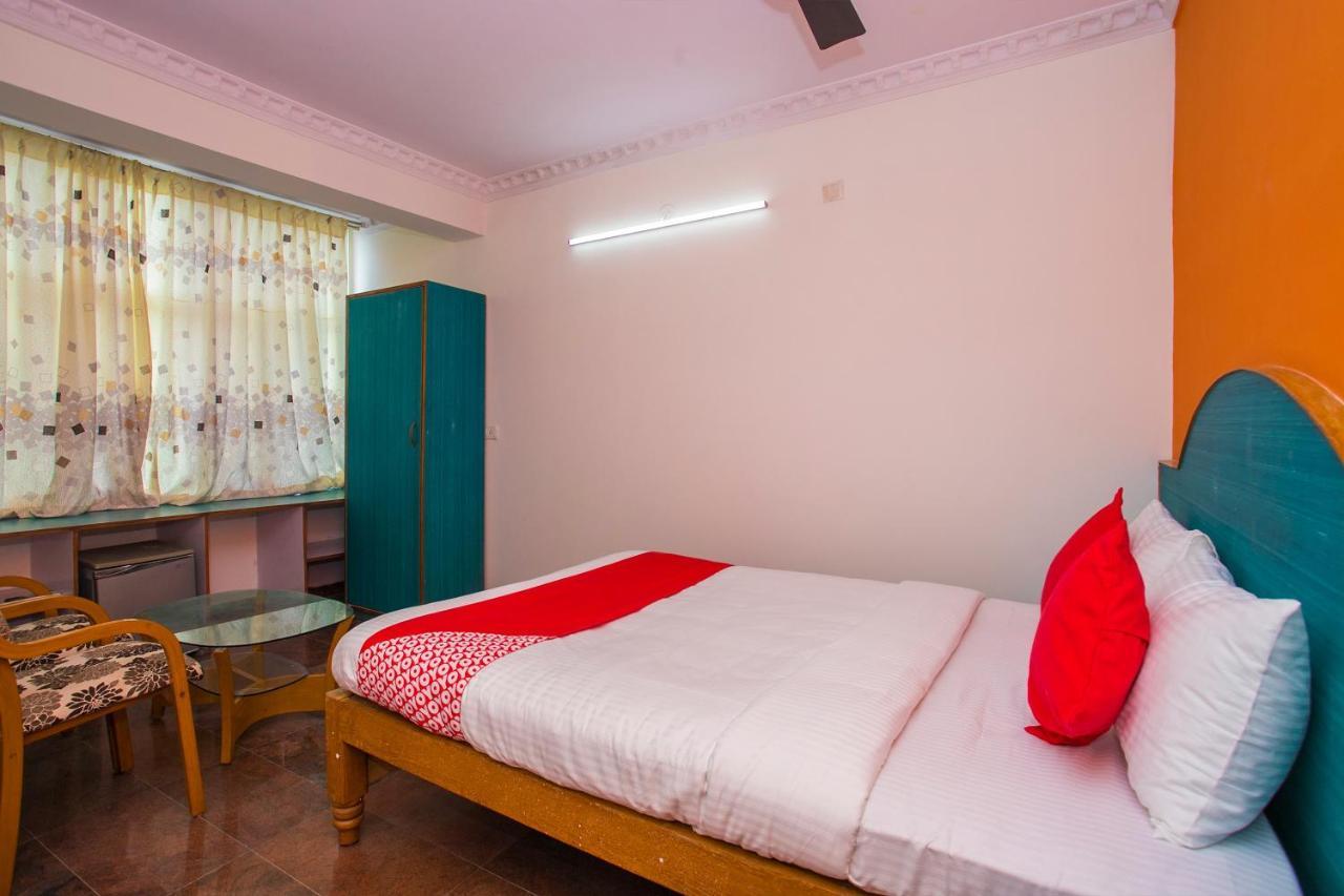 Oyo 16123 Chandana Deluxe Bangalore Exterior foto