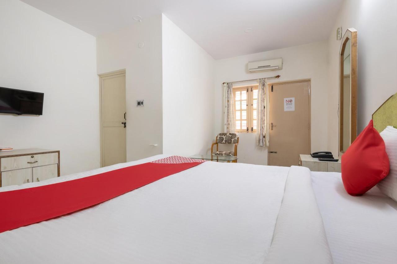 Oyo 16123 Chandana Deluxe Bangalore Exterior foto