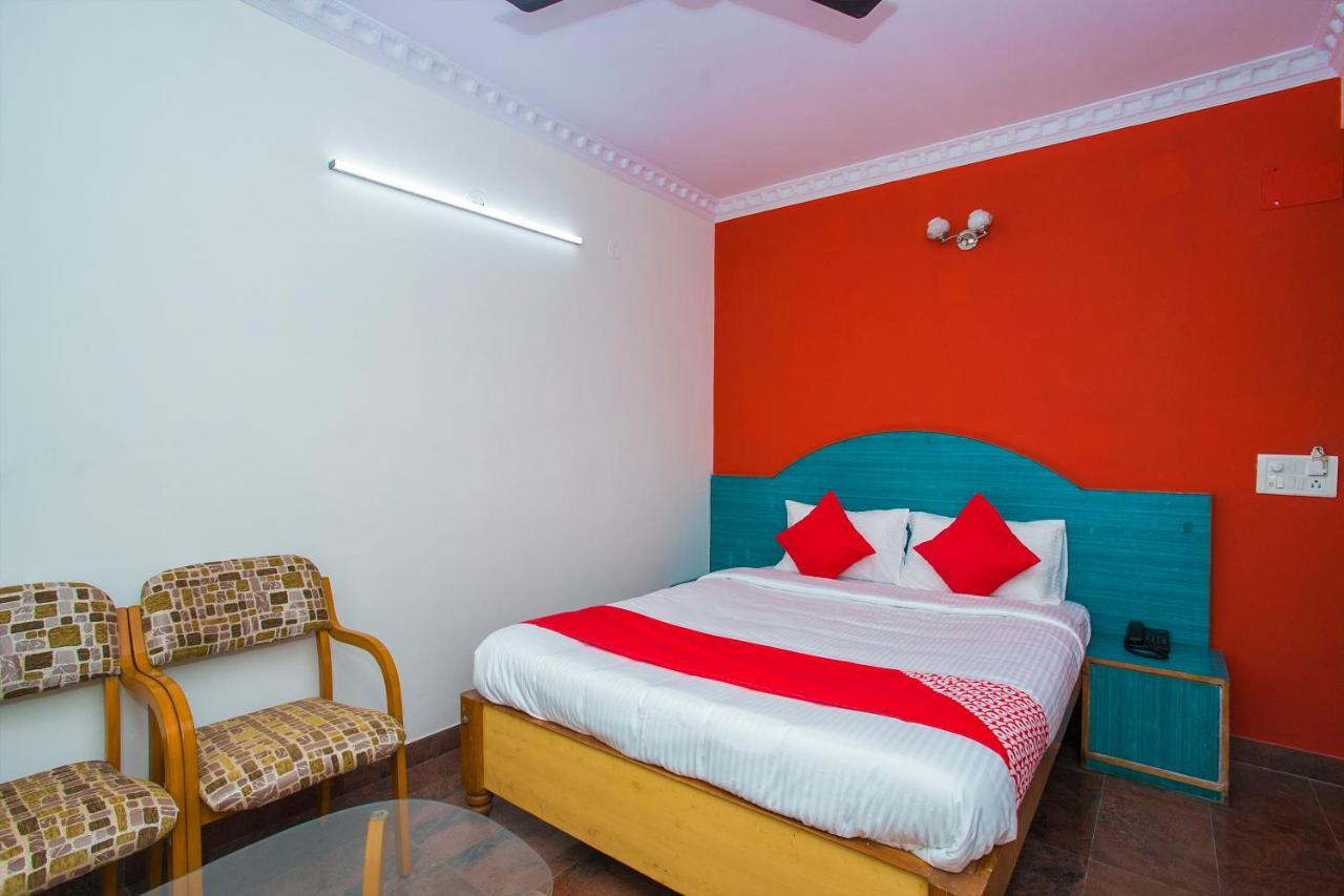 Oyo 16123 Chandana Deluxe Bangalore Exterior foto