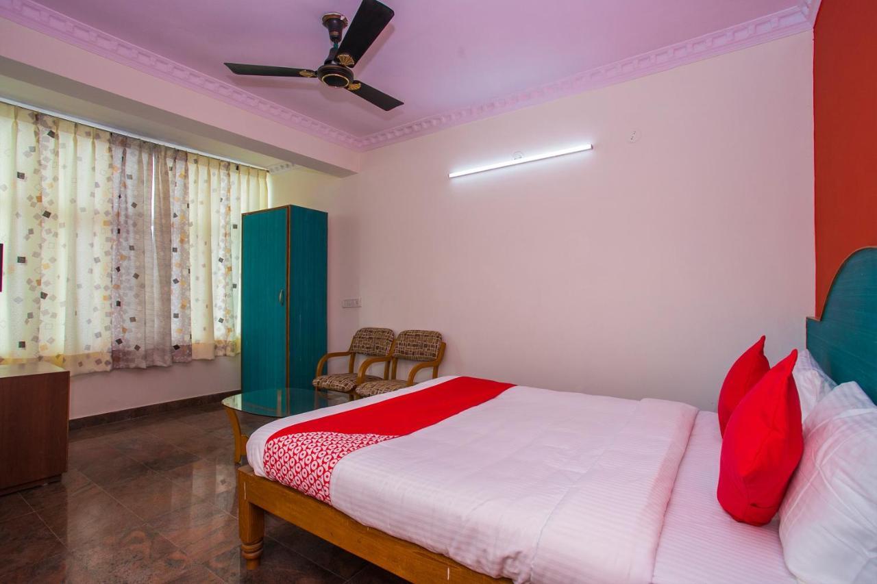Oyo 16123 Chandana Deluxe Bangalore Exterior foto