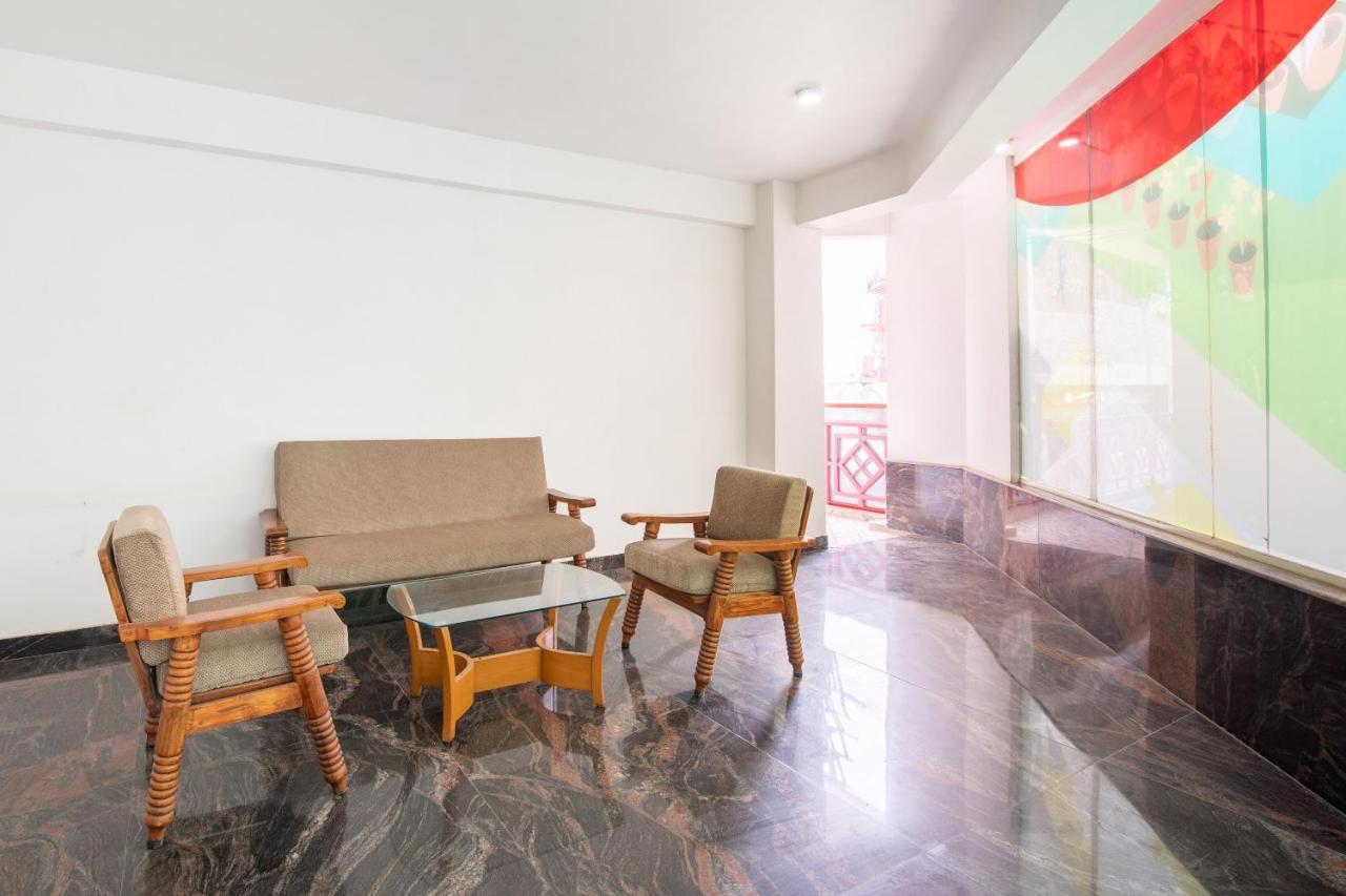 Oyo 16123 Chandana Deluxe Bangalore Exterior foto