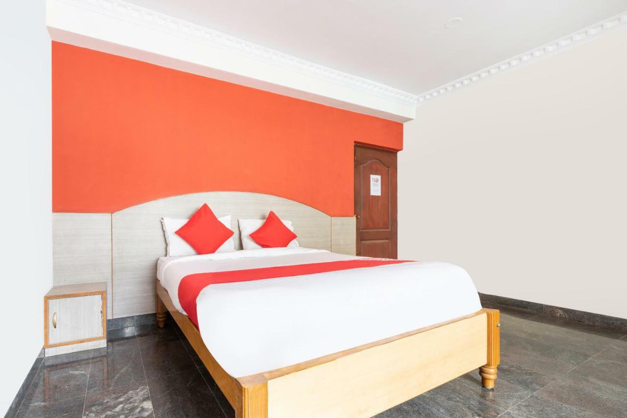 Oyo 16123 Chandana Deluxe Bangalore Exterior foto