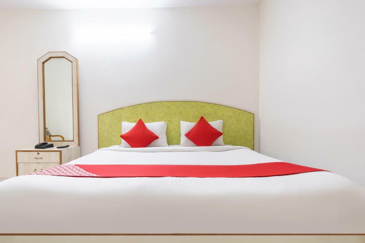 Oyo 16123 Chandana Deluxe Bangalore Exterior foto